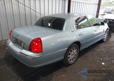 2008 Lincoln Town Car Signature Limited из США, поврежденный, VIN 2LNHM82W08X654660